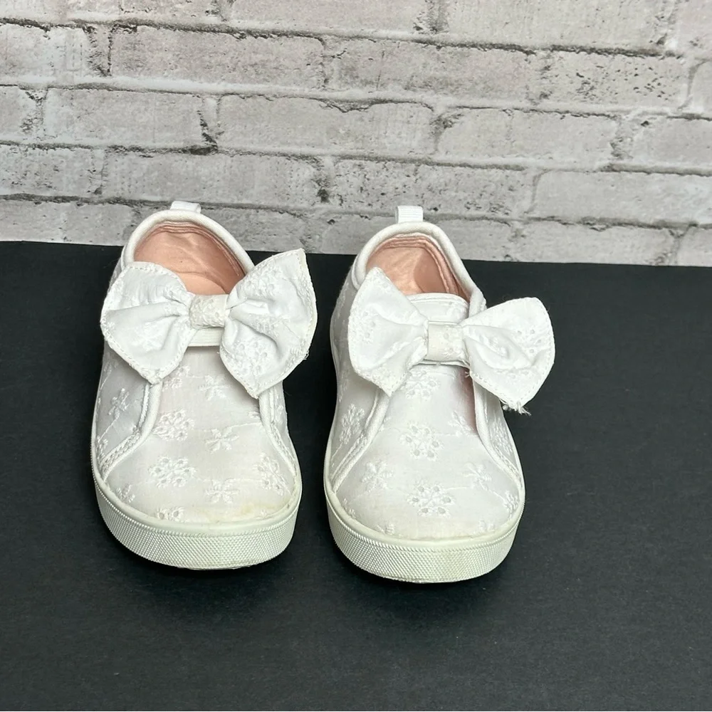 Osh Kosh BGosh White Eyelet Toddler Size 10M Dahlia Sneakers Shoes White Bow